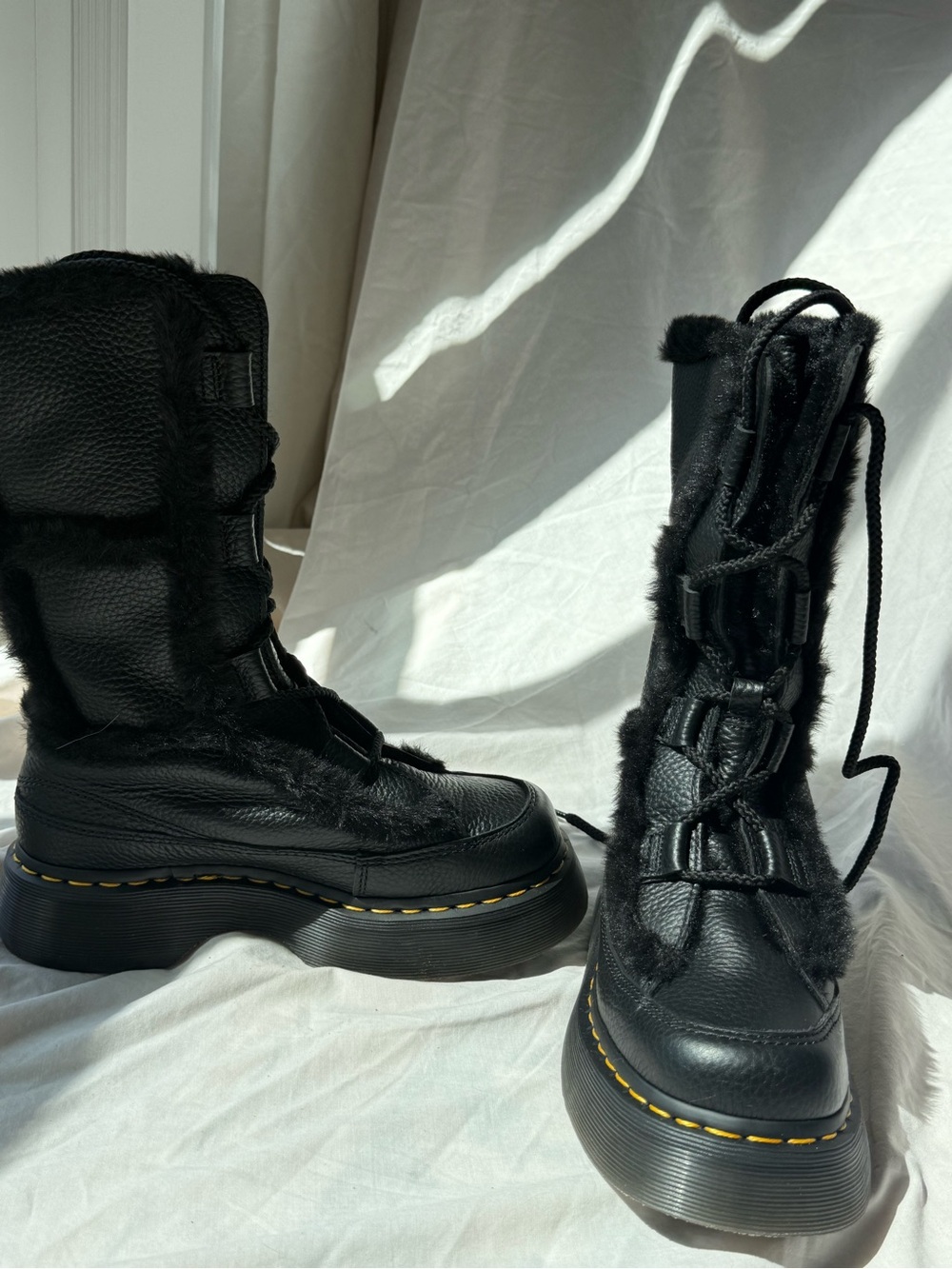 Black Dr. Martens Buzz Grizzly Lace Up Fur Lined boots Size 6 - Picture 5 of 10